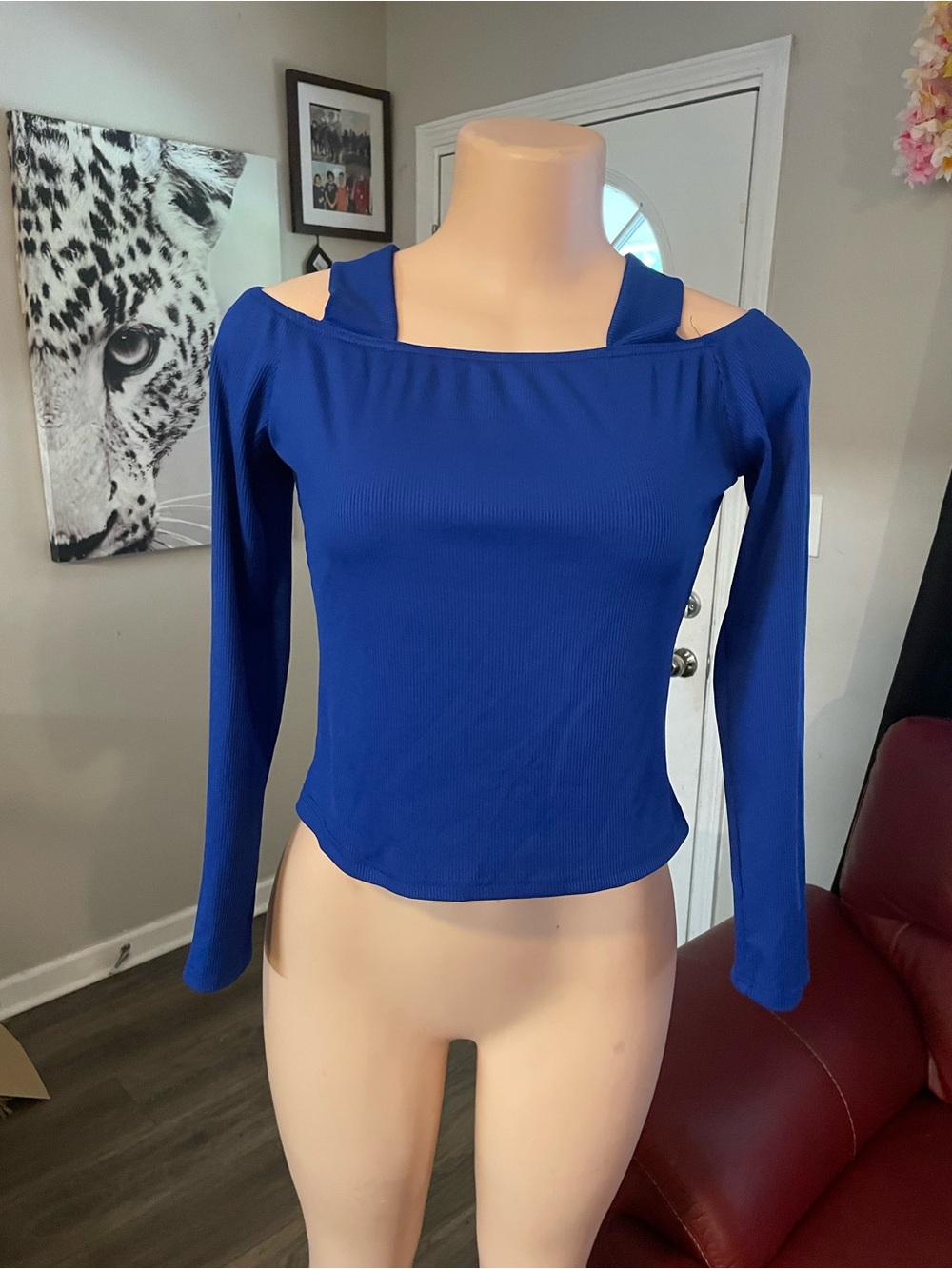 Large Women’s Royal Blue Cold-Shoulder Long Sleeve Top ribbed